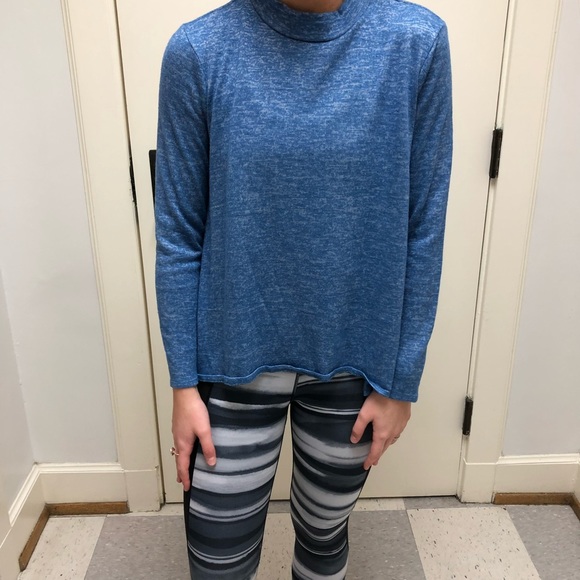 Lightweight blue turtleneck size M! - Picture 3 of 4
